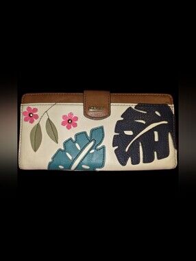 Floral Leaf Applique Relic Wallet